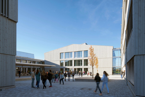  Ist als Modellprojekt für ein Plusenergiehaus „ein beeindruckendes Beispiel für zukunftsweisende nachhaltige Architektur“: der Neubau des Schmuttertal-Gymnasiums im schwäbischen Diedorf 