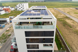  Eine Photovoltaikanlage auf dem Dach deckt einen großen Teil des Strombedarfs ab 
