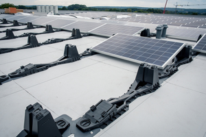  Die Unterkonstruktion BauderSOLAR UK FD ist für große Dachflächen entwickelt worden 