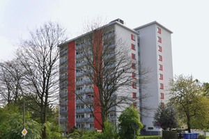  Die Wohnanlage Mathildenhof mit dem Hochhaus in der Schöneberger Straße ist ein weithin sichtbares Wahrzeichen im Stadtteil Leverkusen-Steinbüchel 