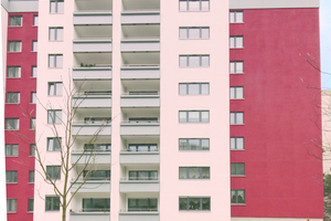  Der Wohnblock strahlt in frischen Farben 