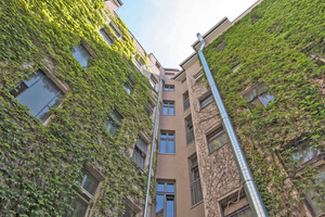  Trotz der schmalen Innenseite erhielt das neue Eckgebäude Fenster zum Hof 