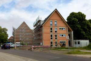  Basierend auf dem Sonnenhaus-Konzept erzeugen die beiden Mehrfamilienhäuser selbst Strom und Wärme und sind so nahezu energieautark 