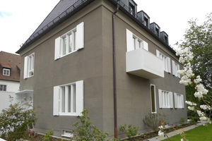  Bild 1: Mit der Kammzugtechnik lässt sich monolithisches Mauerwerk interessant gestalten, hier ein Einfamilienhaus in Nürnberg 