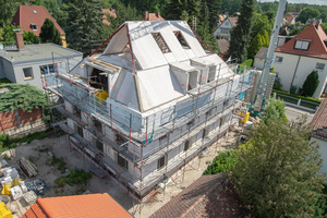  Das dreigeschossige Mehrfamilienhaus wurde mit einem neuen, speziell für den Mehrgeschossbau konzipierten Porenbetonstein erstellt 