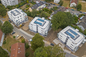  In lockerer städtebaulicher Anordnung schaffen die Viergeschosser ansprechenden Wohnraum inmitten spannungsvoll gestalteter Freiraumzonen 