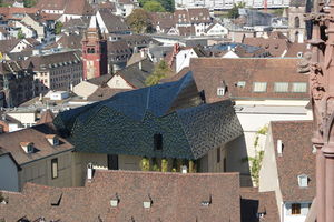  Museum der Kulturen: Das Gebäude strahlt mit seiner markanten Dacherweiterung weit über den Münsterhügel vom schweizerischen Basel hinaus 