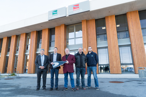  Bernhard Ditsch (Minos), Günther Zimmer (Winkhaus) und Peter Müller (Stadtwerke Weilheim) fanden mit den Mitarbeitern Karl Neuner und Dominikus Sterff (v.l.n.r.) eine gute Zutrittslösung 