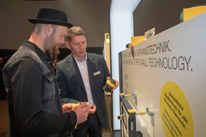  In der Pause und nach der Show hatten die Besucher in der Hamburg Messe die Gelegenheit, sich die Viega-Neuheiten im Detail anzuschauen. 