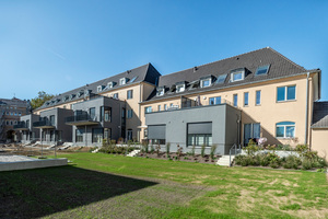  Die Erdgeschosswohnungen erhalten Terrassen mit kleinen Gartenflächen, in den Obergeschossen werden Balkone und auf den Anbauten Dachterrassen eingerichtet 