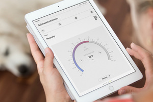  Links: Ein KNX System macht das Haus zum Smart Home, der Gira X1 fungiert als Steuerzentrale im Hintergrund, via X1 App lassen sich alle Funktionen auch übers Tablet oder Smartphone bedienen. Etwa die Heizung für jeden Raum individuell anpassen  