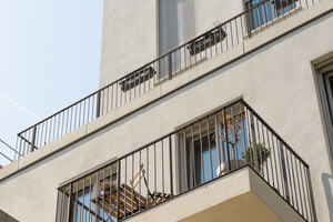  Rechts: Jede Wohnung ist zum Innenhof hin mit einem Balkon oder einer Terrasse ausgestattet 