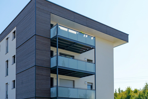  Modern aufgebaute Holz-Fassade. Zu den guten Dämmwerten trägt der diffusionsoffene Wandaufbau bei, der zudem ein gesundes Raumklima begünstigt 