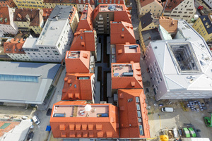  Extreme Steildächer mit Dachgauben und Dachterrassen eröffnen einen exklusiven Blick auf Donau, Dom und die Altstadt Regensburgs 