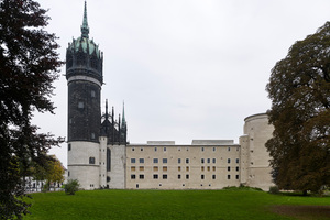  Monolitisch konstruierte Leichtbetonkuben wurden auf dem bestehenden Tragwerk auf dem Dach angeordnet 