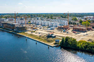  Regattastraße 10 bis 35 im zu Köpenick gehörenden Grünau. Auf dem 100.000 m² großen Grundstück am Ufer der Dahme errichtet die BUWOG das Quartier 52° Nord mit mehr als 800 Miet- und Eigentumswohnungen 