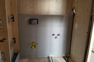  Oben: Die Wände im WC- und Waschtisch-Bereich wurden mit der fermacell® Powerpanel H2O Platten verkleidet 