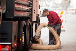  Transport und Lieferung der Holzpellets bis ins Kundenlager müssen sorgfältig erfolgen, damit möglichst wenig Staub und Feinanteil entstehen 