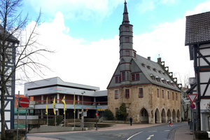  Rathaus Korbach mit dem nicht mehr zeitgemäßen Anbau aus den 1970er-Jahren 