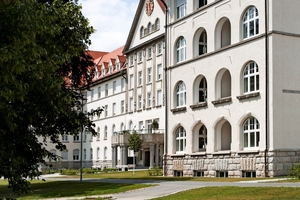  Das Safranberg-Ensemble in Ulm mit ehemaliger Klinik und zwei modernen Neubauten bildet ein neues innenstädtisches Wohnquartier 