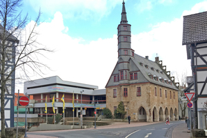  Rathaus Korbach mit dem nicht mehr zeitgemäßen Anbau aus den 1970er-Jahren 