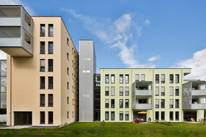  Moderner Wohnungsbau mit Putzfassade in natürlichen Pastellnuancen – hier ausgeführt mit ThermoSan NQG in Gelbgrün und Goldocker  