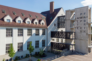  Ein gelungenes, energetisch saniertes Objekt – die Papierfabrik Rosenheim. Gut gedämmt und in neuem Glanz das Dach des denkmalgeschützten bemerkenswerten Industriebaus 