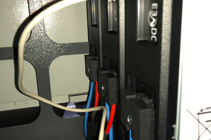  Vernetzte Steuerung: Übersichtliche Ports auf der Geräterückseite erleichtern die korrekte Anschlussweise der Batteriespeichertechnik 