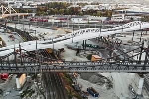  Die Kienlesbergbrücke in Ulm ist eine Kombination aus Straßenbahn-, Fußgänger- und Fahrradbrücke 