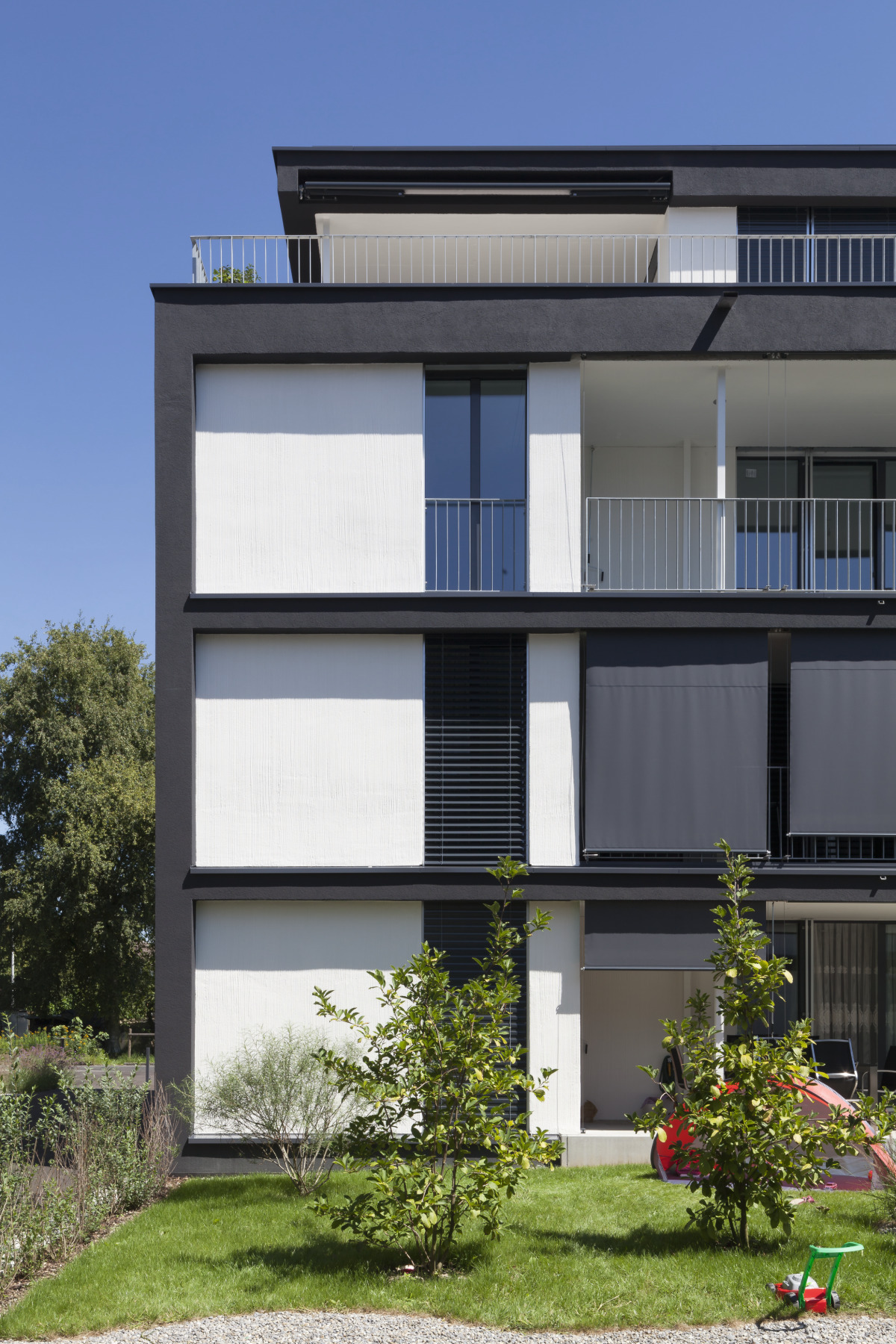 Dunkle Farbtöne auf WDVS - BundesBauBlatt