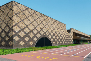  Fassadenperspektive: Sport und Schwimmingpool(Marlies Rohmer Architects &amp; Urbanists, Einreichung im Rahmen des Fritz-Höger-Preises 2020). 