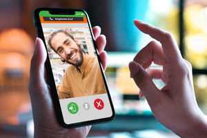  Einfach für alle: Unkomplizierte Türöffnung per Smartphone, Telefon und Handy  