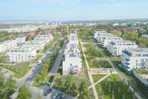  Die Kräuterterrassen in Dresden: Im Hintergrund sind die alten Plattenbau-Siedlungen zu erkennen 