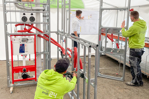  In der Vor-Ort-Produktionsstätte werden Module gefertigt, die auf der Baustelle nur noch angeschlossen werden müssen 