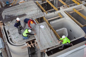  Auf der Baustelle mussten die&nbsp; Fertigteildeckenelemente nur noch miteinander verbunden werden 