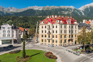  Imposanter Blickfang am Claudiaplatz im Innsbrucker Stadtteil Saggen: Nach der Fassadensanierung erhielt das prächtige Mehrfamilienhaus seine ursprüngliche Schönheit zurück 