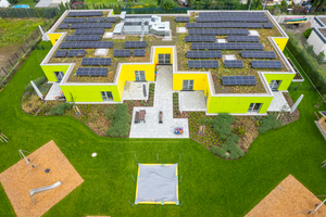  Klimafreundlichkeit und Effektivität sind Attribute, die das neue Gebäude auszeichnen. Die große Photovoltaikanlage auf dem Gründach ist dabei nur ein Element innerhalb eines ganzheitlichen Konzepts 