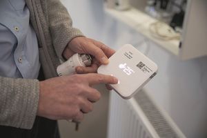  Rechts: Funkgesteuertes Thermostat der Firma Tado 