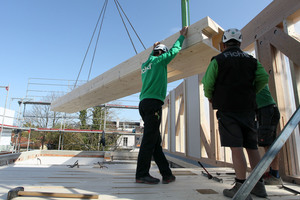  Setzen der Holzkastendecken in Elementbauweise 