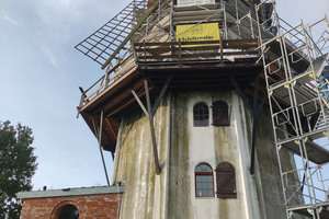  Nach einer Sanierung der denkmalgeschützten Galerieholländer-Windmühle in den 1980er Jahren wurden an Fassade und Dach nun weitere Instandhaltungsarbeiten notwendig 