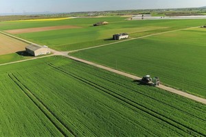  Blick von oben auf die „Eselswiese“ in Rüsselsheim. Auf dem rund 60 Hektar großen Areal sollen Wohn-, Gewerbe- und Grünflächen entstehen. Hinzukommen 30.000 Quadratmeter für soziale Infrastruktur 