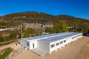  Auch das St. Angela Gymnasium in Bad Münstereifel versank in Schlamm und Schutt. Ein Interimsbau bietet Ersatz, während die Aufbauarbeiten laufen 