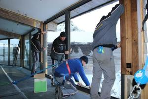  Die Fenster lassen sich dank der Struktur von illbruck TP654 einfach in die Laibung einbringen 