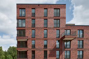  Links: Ein weiteres Gebäude variiert den architektonischen Ansatz mit maximal sechs Stockwerken 
