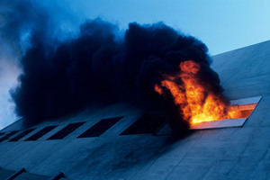  Durchschnittlich 362 Menschen sterben in Deutschland jedes Jahr bei Bränden. Baulicher Brandschutz gewinnt immer mehr an Bedeutung. Neben dem Anspruch, die Entstehung eines Brandes zu vermeiden, ist die Fähigkeit zur Eindämmung der Brandausbreitung ein wichtiges Kriterium bei der Materialwahl 