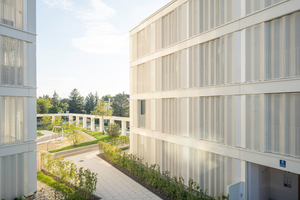  Rechts unten: Namensgebend für das Projekt Belvedere: Das Dachterrassengeschoss bietet Aussicht über das neue Quartier und wurde zudem mit Grün- Spielflächen gestaltet 