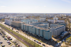  Auf etwa 13,5 Hektar bietet das Quartier Stadtgut Hellersdorf im Berliner Bezirk Marzahn-Hellersdorf zukünftig 1.500 neue, bezahlbare Wohnungen 