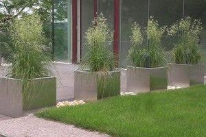  Und auch eine Begrünung der Dachterrasse ist möglich, da die Systemlösung hydrolysebeständig sowie wurzel- und rhizomfest ist 