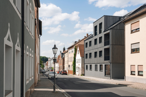  Das Haus fügt sich in das kleinstädtische Ensemble Auerbachs ein 