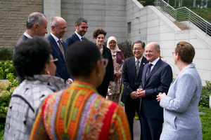  Bundeskanzler Olaf Scholz im Kreis der G7-Stadtentwicklungsminister:innen 